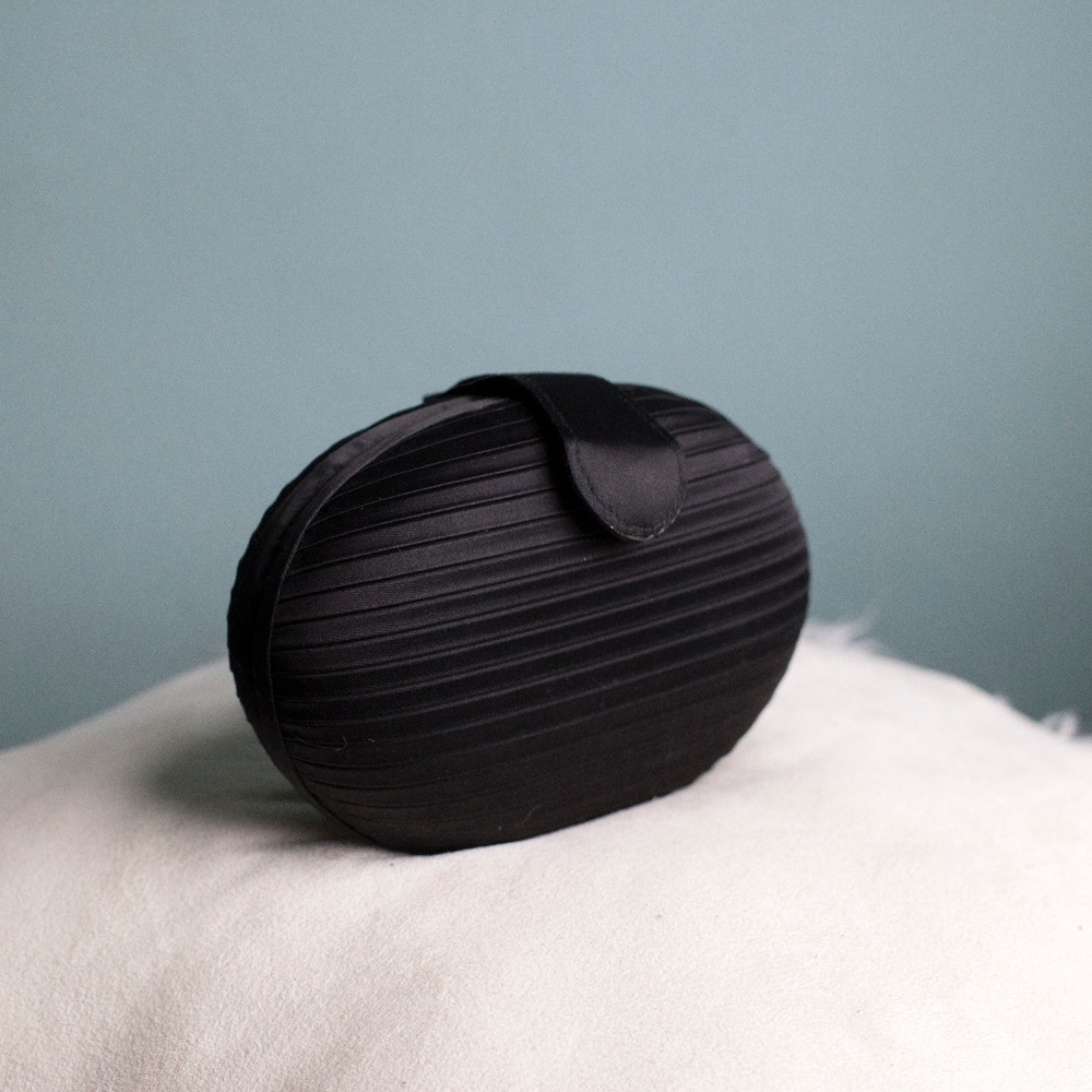 La Regale Black Satin Clamshell Clutch